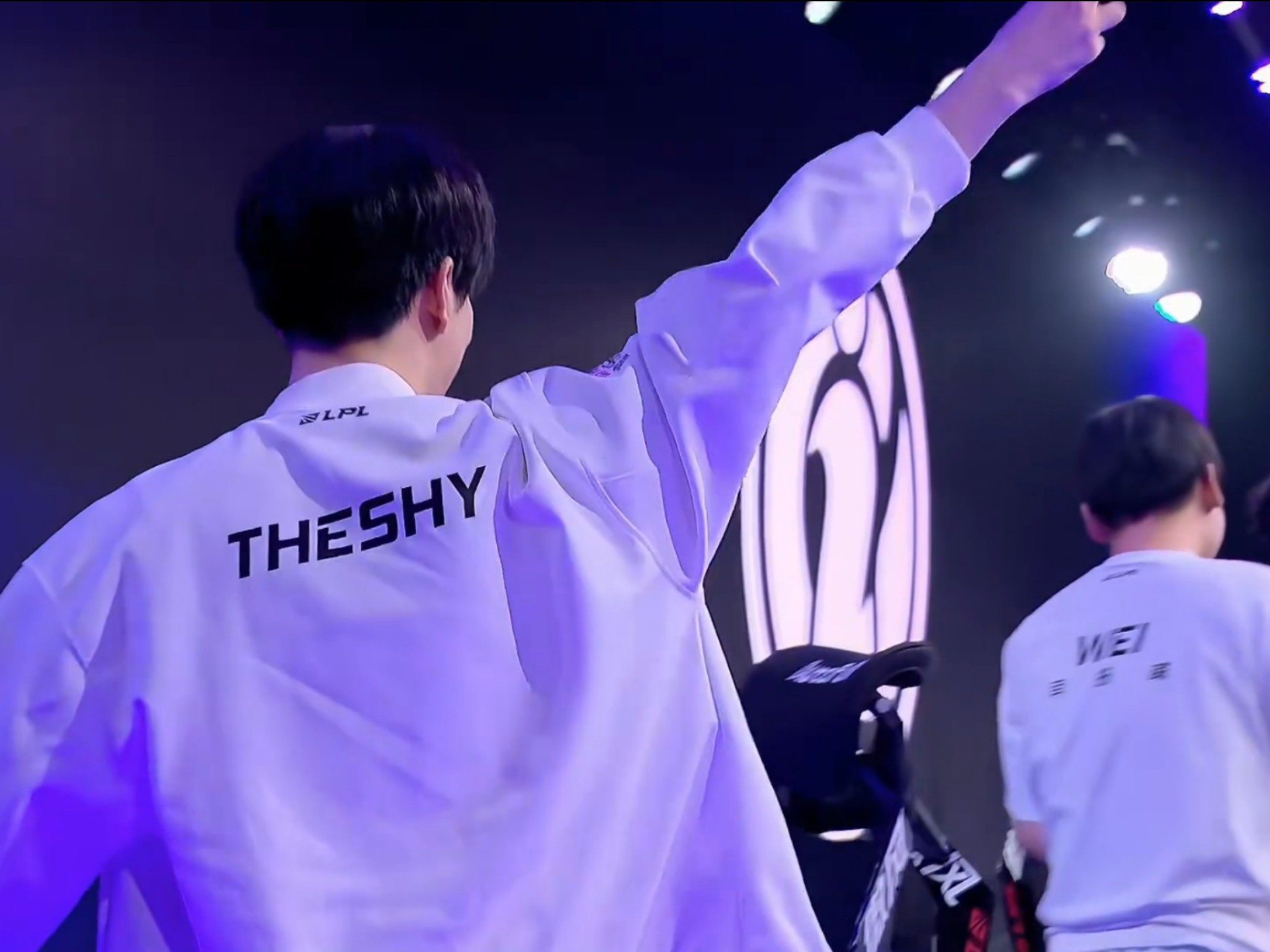 第一脚横向 第一脚横向