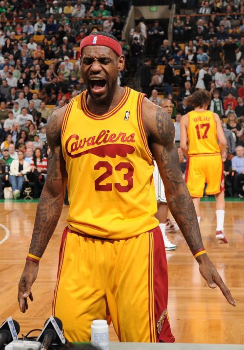 贝恩把聚光 贝恩把聚光